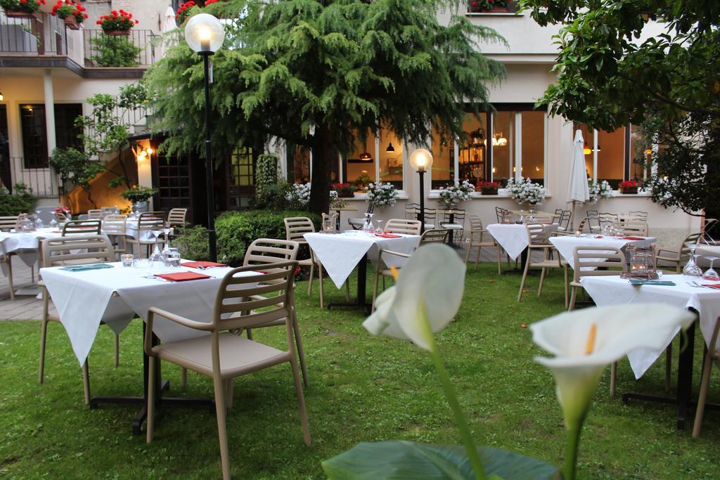 Albergo Locanda Cavallino Toscolano Maderno Exterior photo